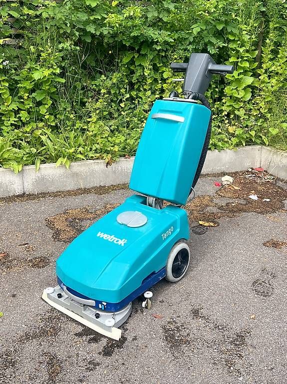 Wetrok Toutes les machines: Wetrok tango scheuermaschine( taski cleanfix numatic ) – D'occasion à Birr par Numer-01