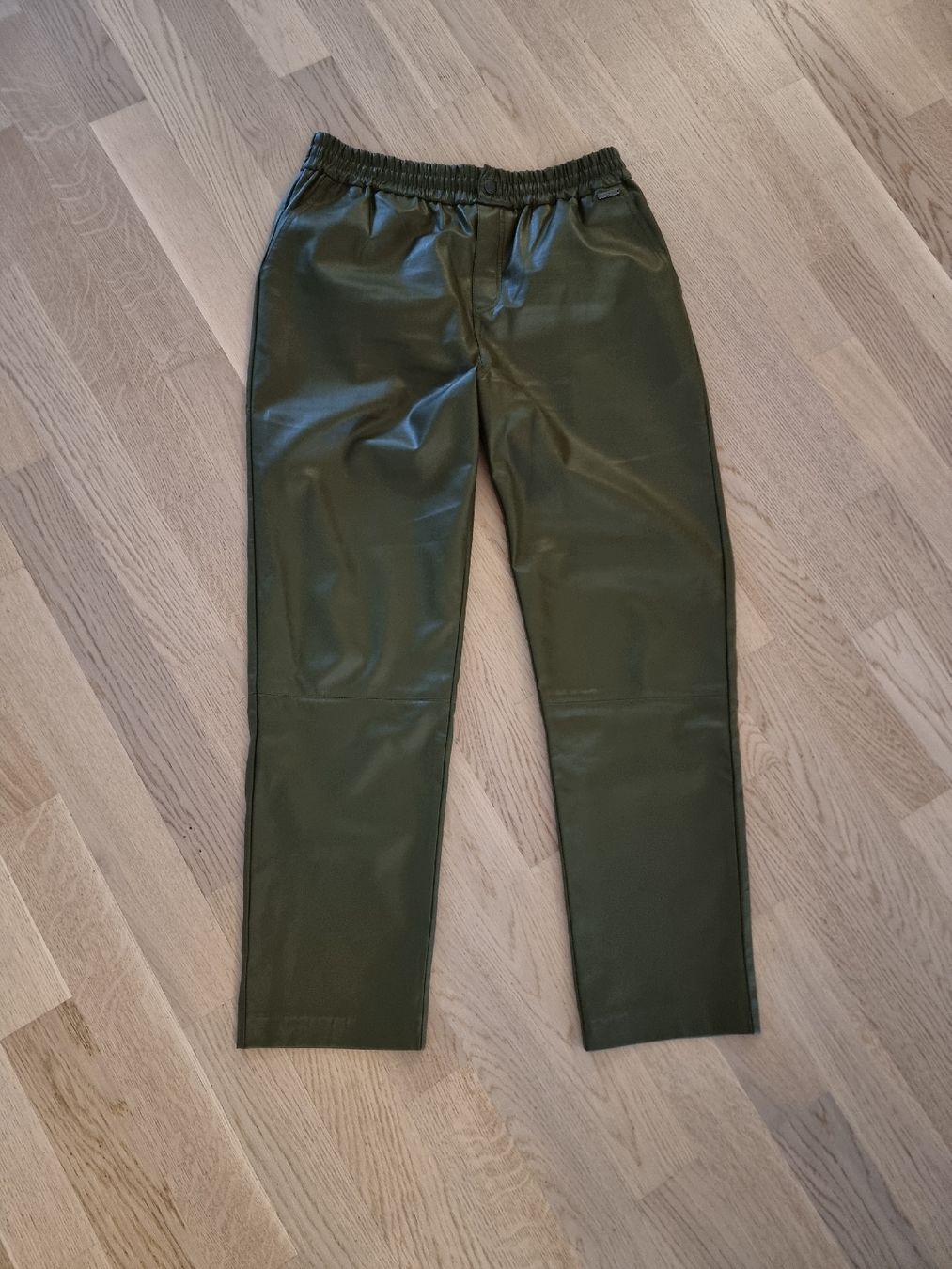 Pepe Jeans Pantaloni: PEPE JEANS HOSE GRÜN Kunstleder – Nuovo (secondo la descrizione) da Goldach venduto da Cooky2011