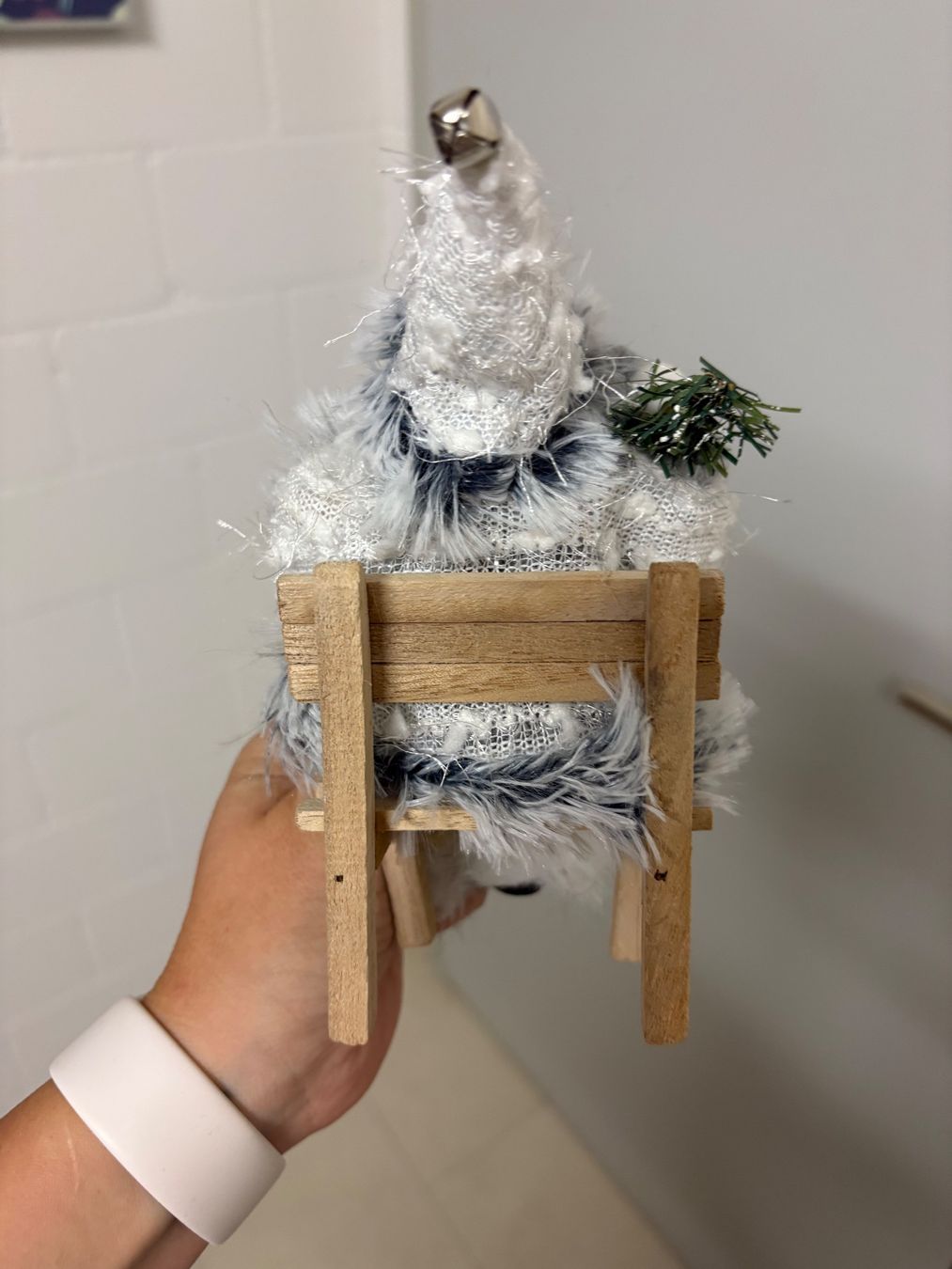 Statuette: Weihnachtsmann Figur mit Stuhl – Usato da Basel venduto da Tierschutz-Flohmi 2
