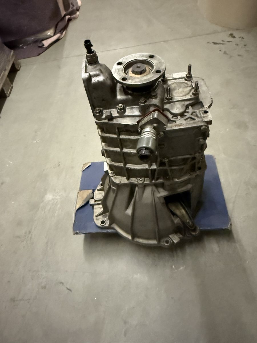Iveco Tutti pezzi di ricambio auto: Iveco 35-10 Getriebe – Usato da Allschwil venduto da vjl_7p6r