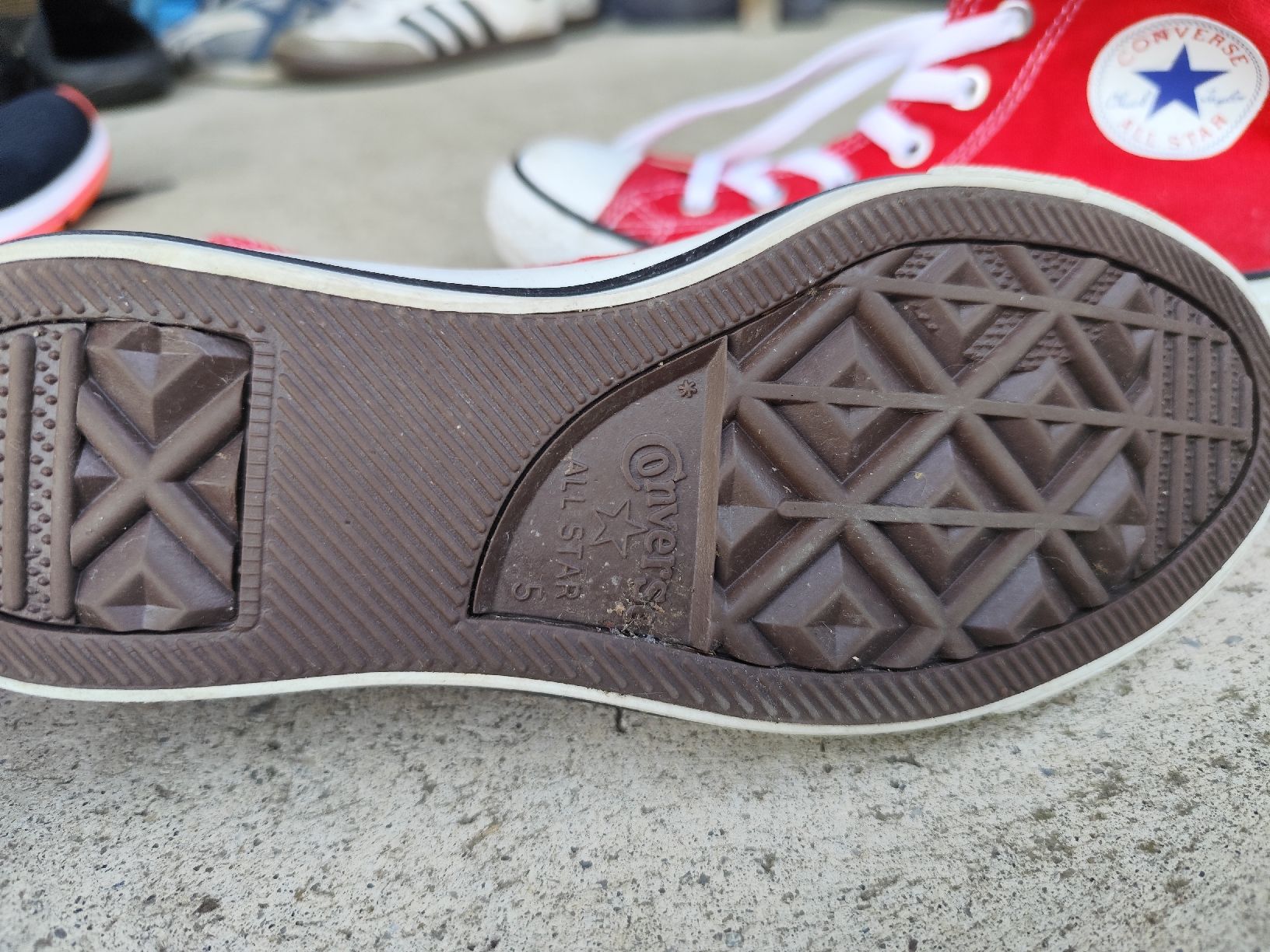 Scarpe da uomo: Converse All Star Chuck Taylor rot Grösse 37.5 – Nuovo (secondo la descrizione) da Langnau im Emmental venduto da mic110 1