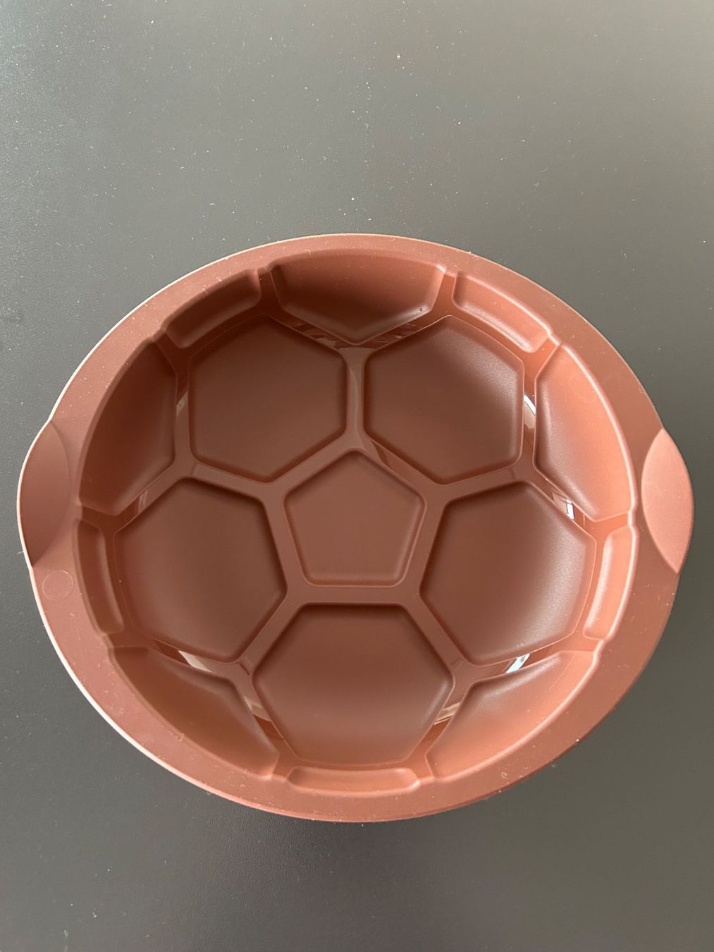 Tupperware Teglie da forno: TUPPERWARE Silikonform "Fussball" – Usato da Cham venduto da milaur 1