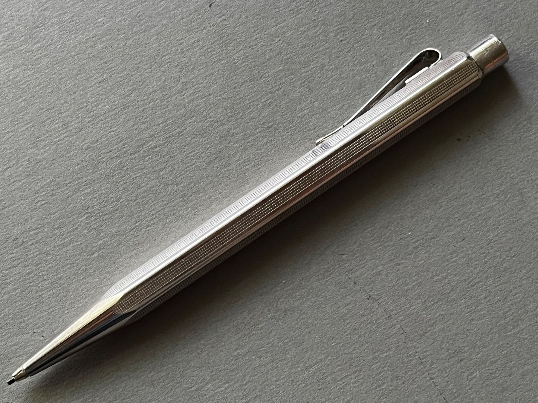 Caran D'Ache Stifte & Marker: Caran d’Ache Ecridor Minenhalter "Pavé" versilbert cr – Gebraucht aus Zürich von FV.vintage
