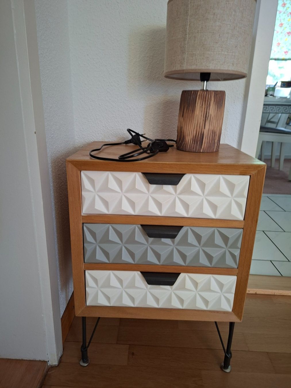 Comodini: Nachttisch/Kommode Holz modern – Usato da Gebenstorf venduto da Zwirbeline