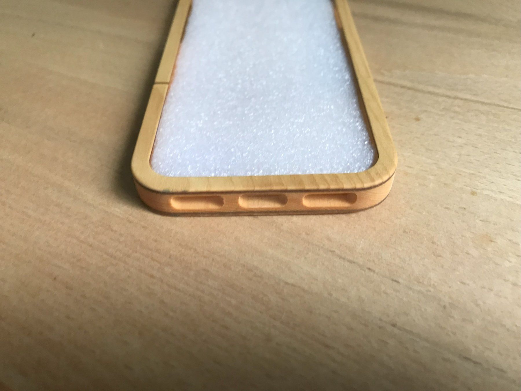 Cover & Protezioni schermo: Iphone 7/8/SE Dschember Smartphone_Hülle aus Engadiner Holz – Nuovo e nell'imballaggio originale da kaiseraugst venduto da Yohe 6