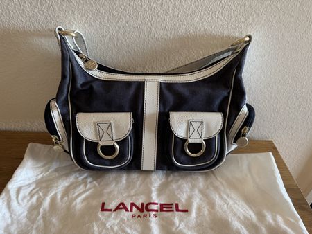 Lancel sac porté épaule en jean, parfait pour l'été!