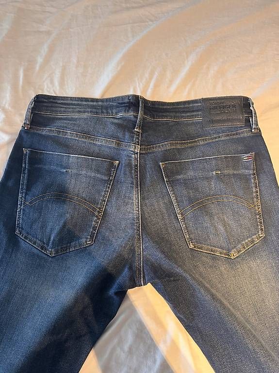 Jeans: Blaue Jeans Tommy Hilfiger – Usato da Regensdorf venduto da Jazmyn307 2