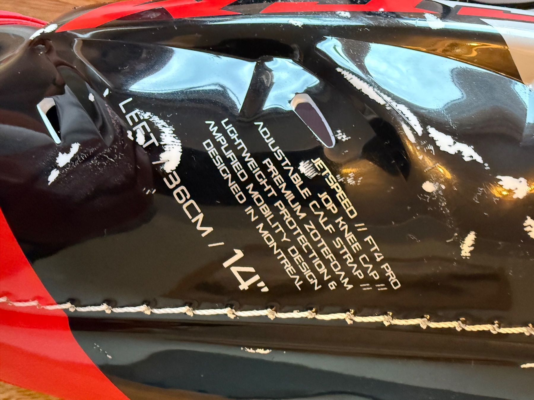 Ccm Protezioni & Imbottiture: CCM Jetspeed FT4 Pro Schienbeinschoner, Grösse 14" – Usato da Ringgenberg BE venduto da MiBa16 3