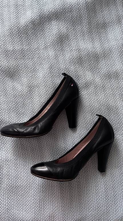 Scarpe da donna: escarpin Tommy Hilfiger – Usato da Le Lignon venduto da jm__k2lf