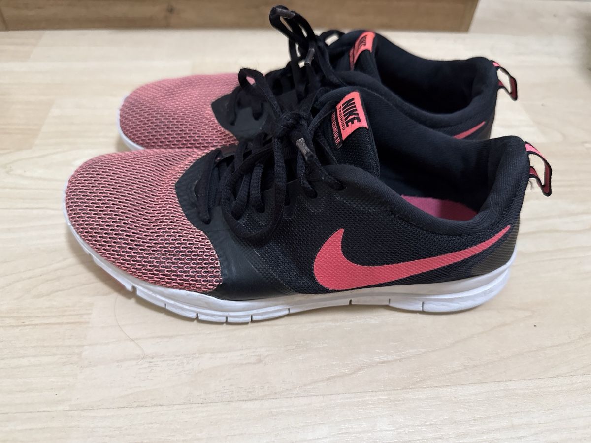 Nike Damenschuhe: Nike Damenschuhe Gr. 39 Schwarz-Pink – Gebraucht aus Pfungen von fes_9gxb 1