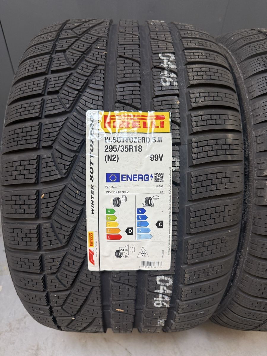 Pneumatici & Ruote complete: Winterreifen 295/35R18 99V Pirelli – Nuovo e nell'imballaggio originale da Gerlafingen venduto da Pneu-Puric 1
