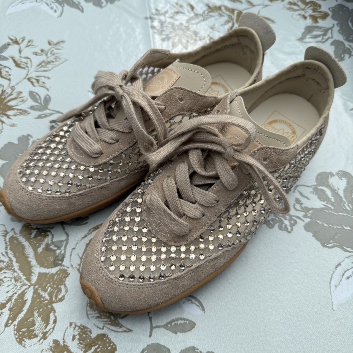 Damenschuhe: Back 70 Sneaker Grösse 39 beige mit Steinen – Neu und originalverpackt aus Chur von Reginn 1