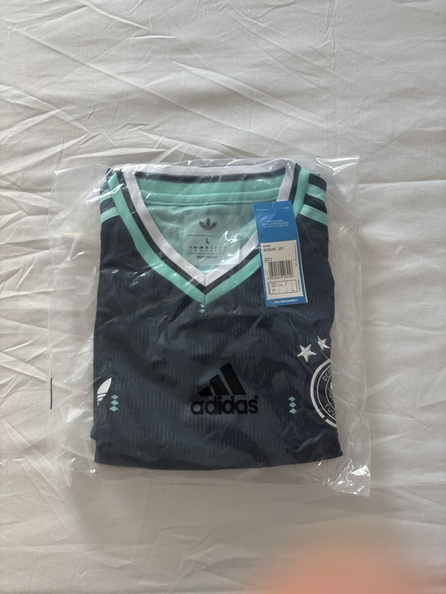 Leibchen & Hosen: WM 2026  DFB  L – Neu und originalverpackt aus Schmitten FR von Hubalo 2