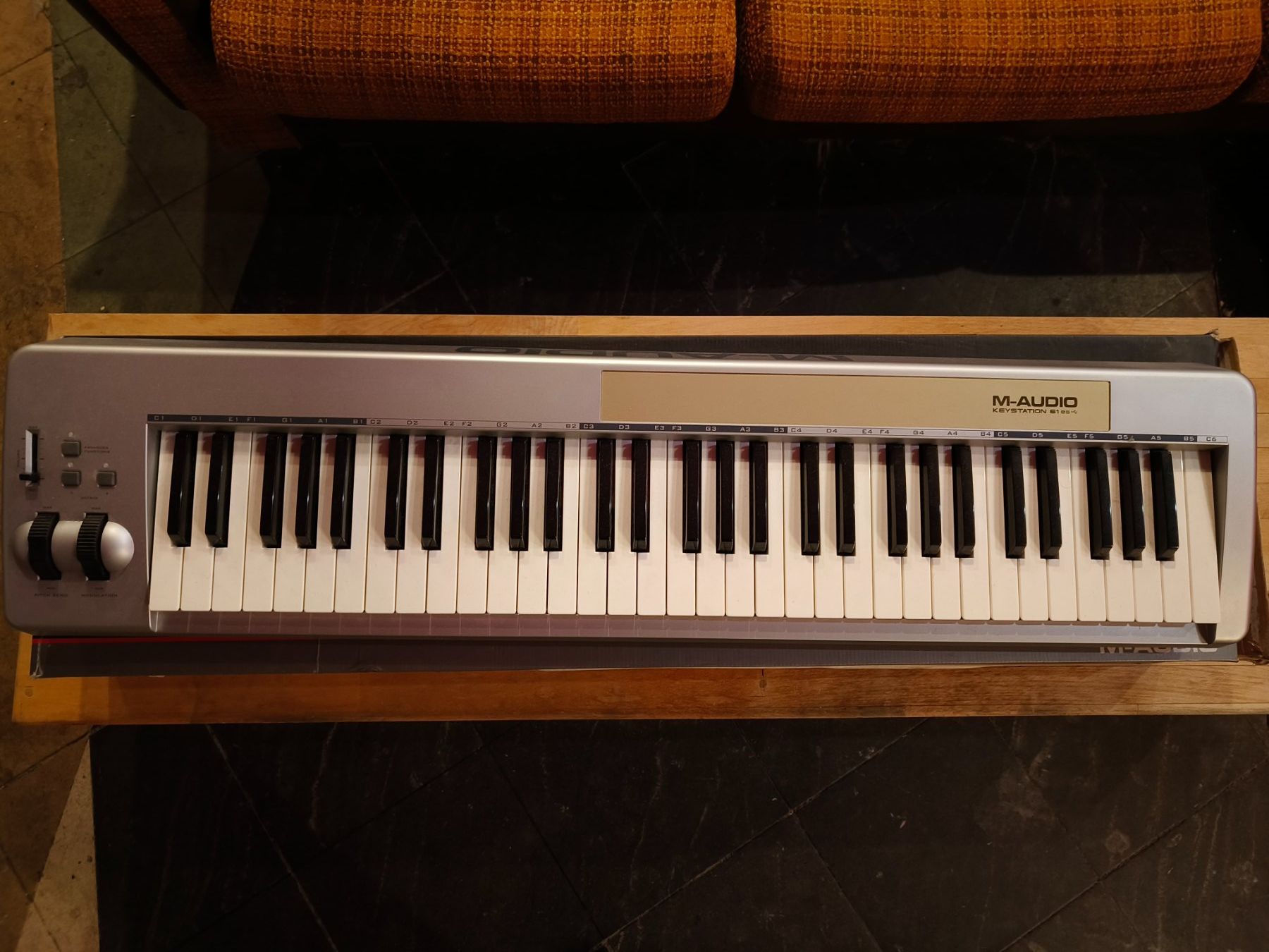 M-Audio Strumenti musicali: M-Audio Keystation 61 Semi-Weighted MIDI Controller Keyboard – Usato da Fribourg venduto da Kazanthul 4