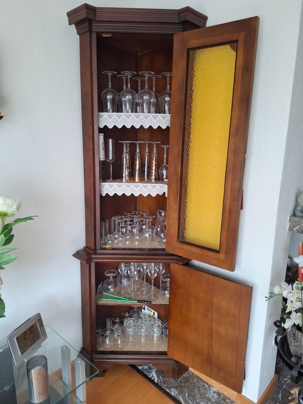 Armadi: Gläserschrank / Vitrine / Eckschrank – Usato da St. Niklausen LU venduto da Kamelo 1