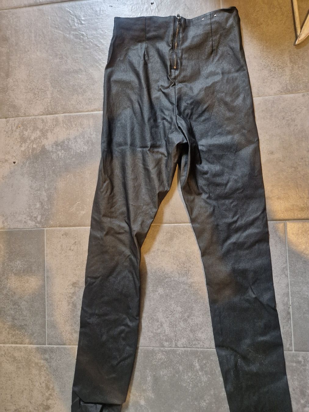 Vila Hosen: Hose in Lederoptik – Gebraucht aus Benken von Carmen_9 1