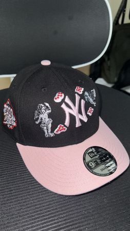 NY Cap Pink/Schwarz Cherub/Adler Stickerei - Grösse 9FIFTY