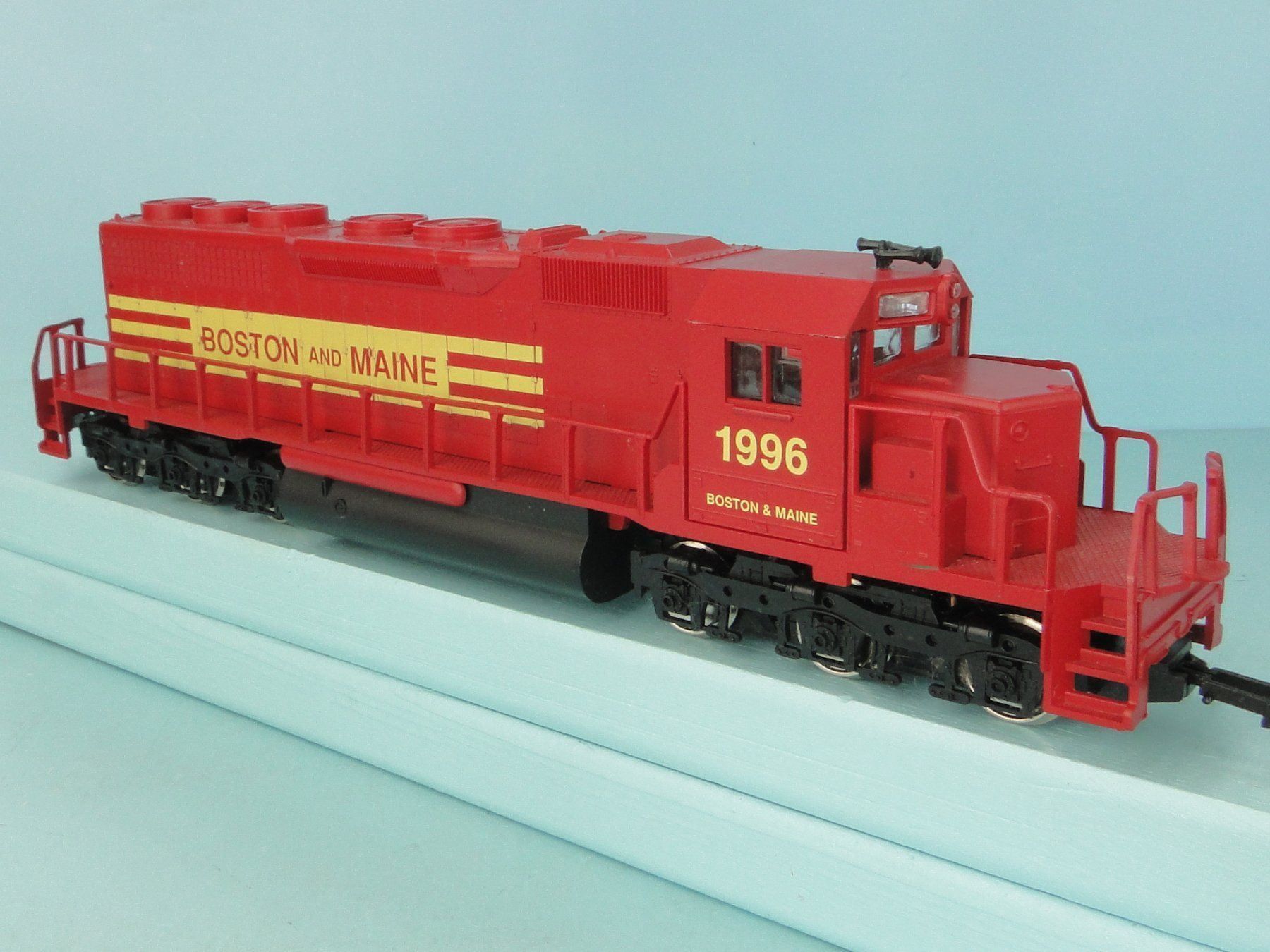 Mehano Modelleisenbahnen: Mehano Boston and Maine SD45 – Gebraucht aus Bülach von cann11 3