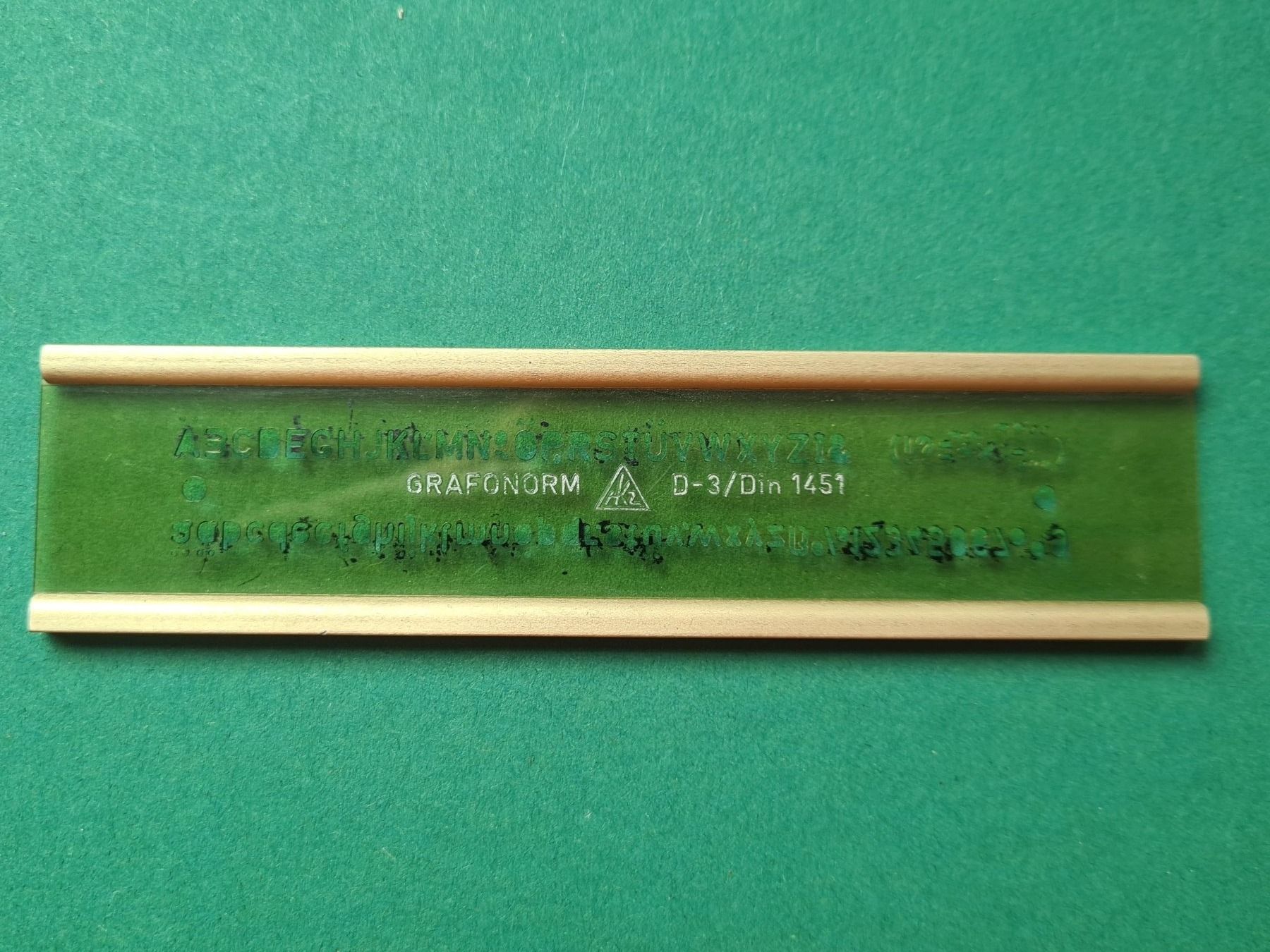 Sciablone: Retro Schriftschablone Stadardgraph von Grafonorm – Usato da Urdorf venduto da sumrum 1