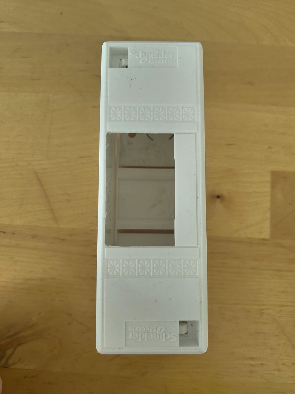 Schneider Alimentazione elettrica: Schneider Electric AP Gehäuse Distribution Box 2 Einheiten – Usato da Emmenbrücke venduto da BlSi 1