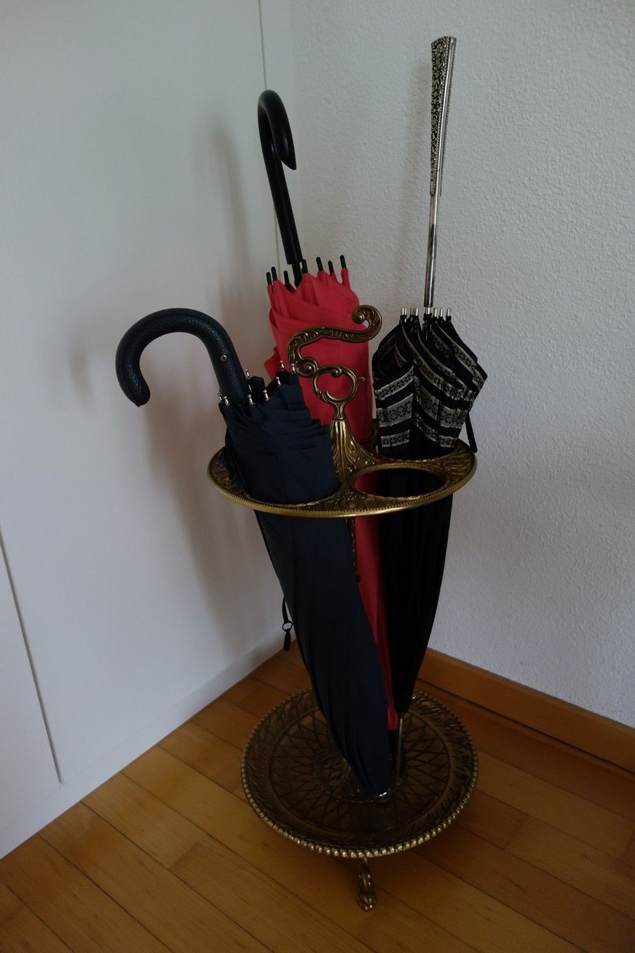 Sonstige Büroeinrichtungen: Eleganter Schirmständer aus Messing – Gebraucht aus Sursee von Chrigi96 2