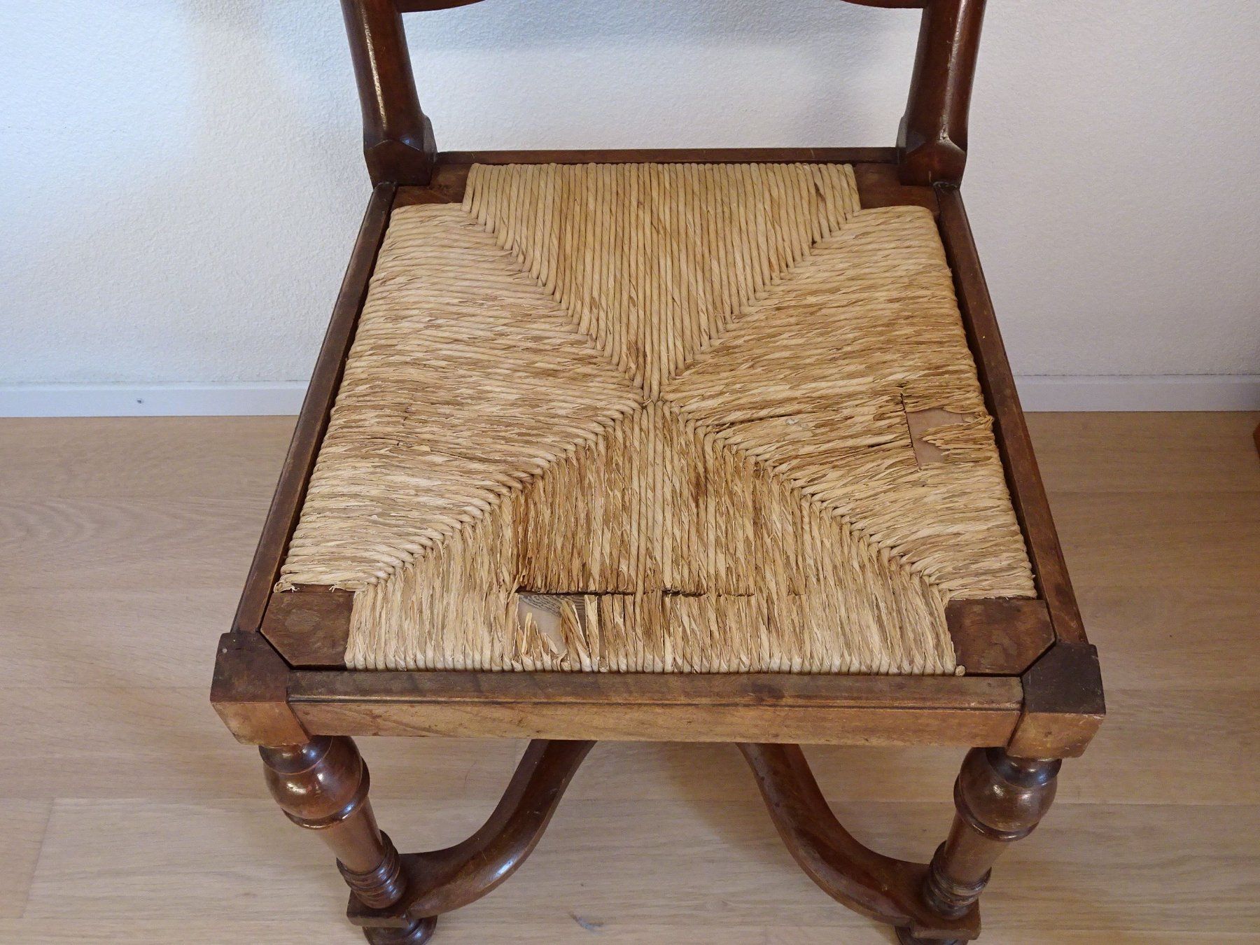 Sedie: Antiker Stuhl mit Strohsitz, Holz, Vintage! – Usato da Ins venduto da Cantianet 4