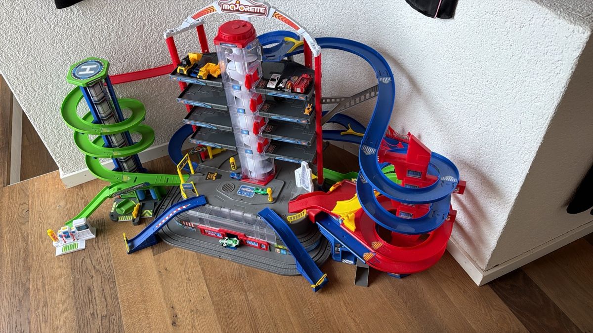 Majorette Giocattoli: Majorette Parkhaus Spielset mit Autos  – Nuovo (secondo la descrizione) da Horw venduto da DanielaGH