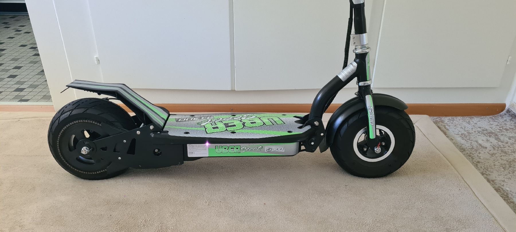 Scooter: E Scooter Uber Scoot S300 – Nuovo (secondo la descrizione) da Tagelswangen venduto da marco_88sh 2