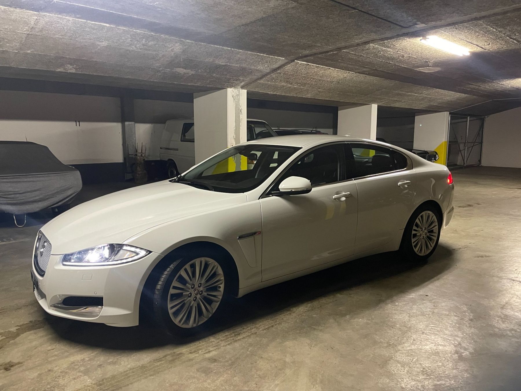 Jaguar Automobili: Autos – Usato da Füllinsdorf venduto da heinz-haenggi