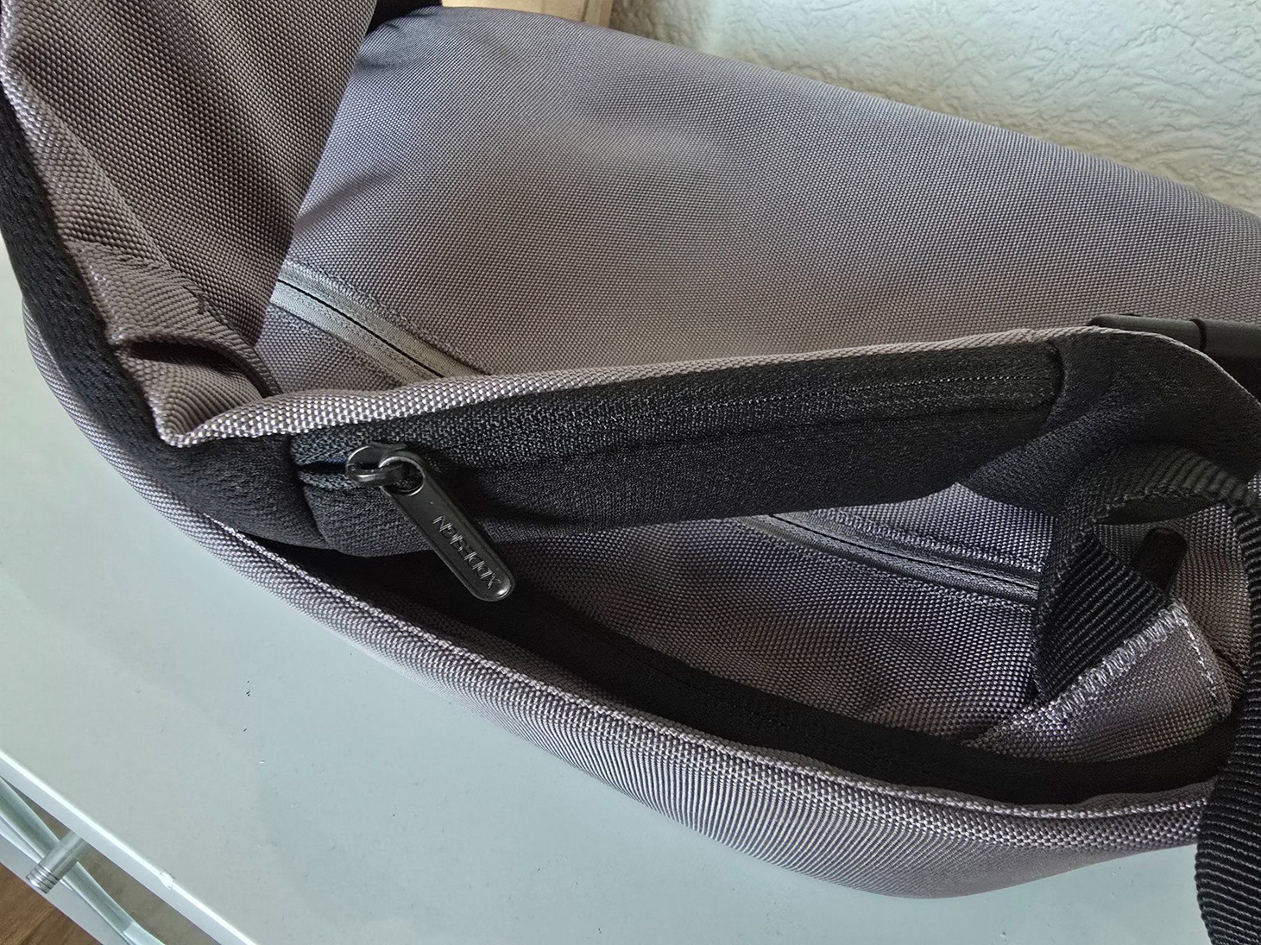 Zaini: XD Design Sac à dos Bobby Sling sécurisé – Usato da La Chaux-de-Fonds venduto da Cokecollection 3