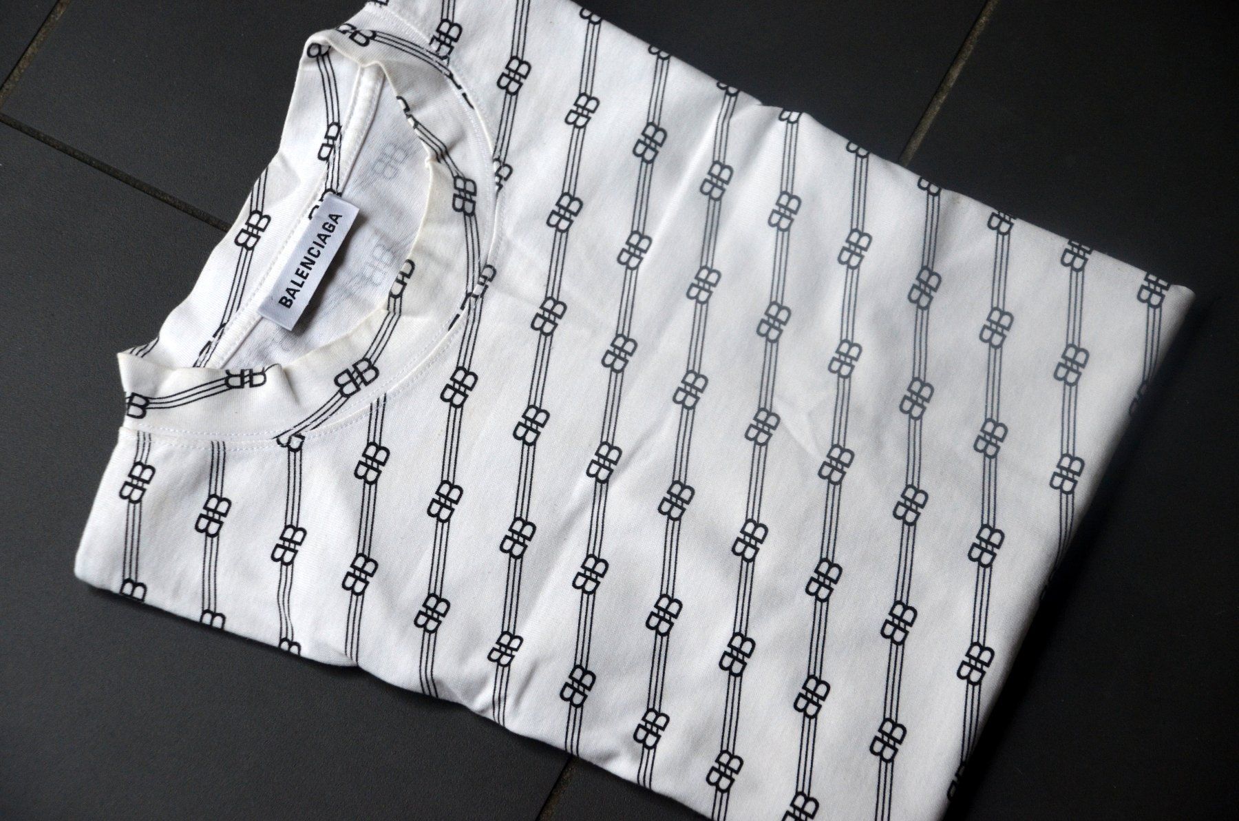 Balenciaga T-shirt: T-Shirt Balenciaga L – Usato da Collonges venduto da Auganien 5