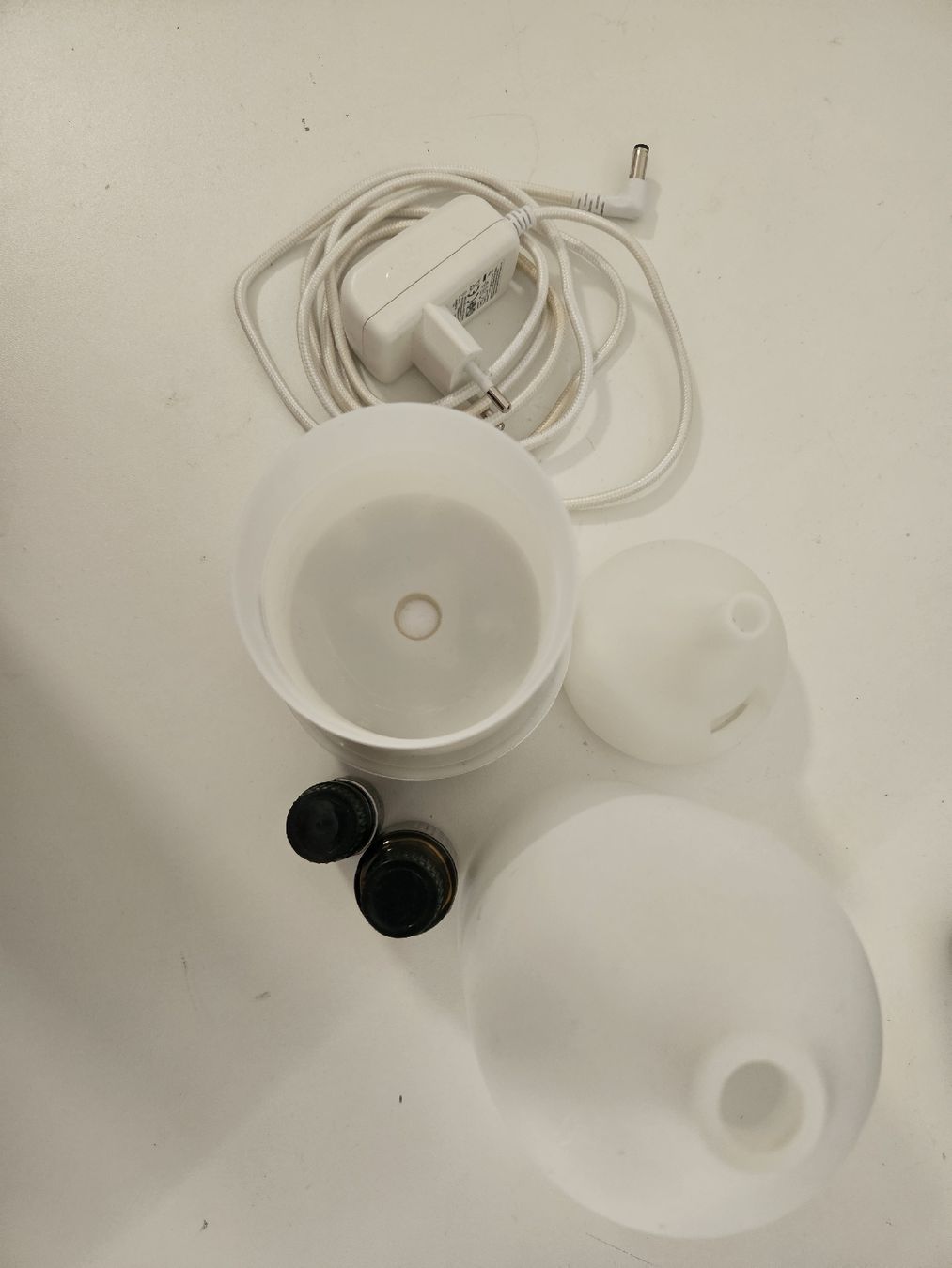 Doterra Duftöldiffusoren: dōTERRA Aroma Diffuser weiss mit zwei ätherischen Ölen – Gebraucht aus Oberrohrdorf von GabyUr 1