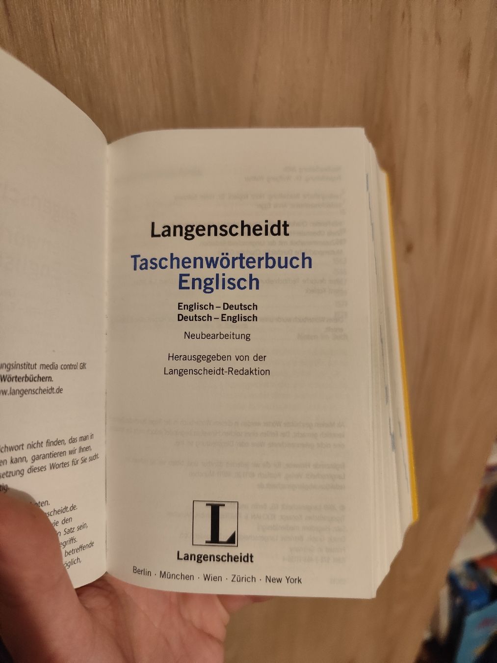 Libri: Langescheidt English Dictionary - Pocket Size, Updated! – Usato da Mägenwil venduto da VintageGirly 5