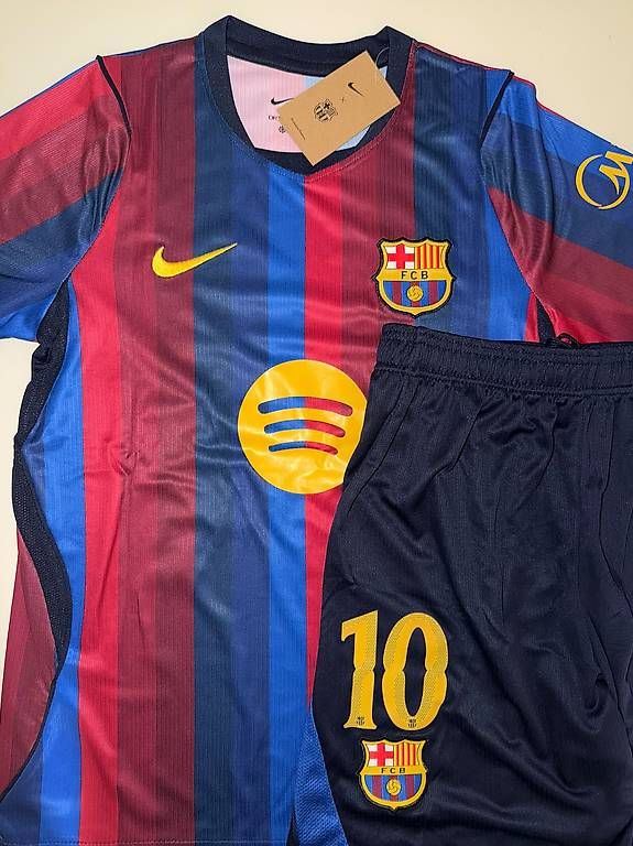 Lotti & Set di vestiti: Fussballkleider Lamine Yamal – Usato da Ittigen venduto da tij_dvs7