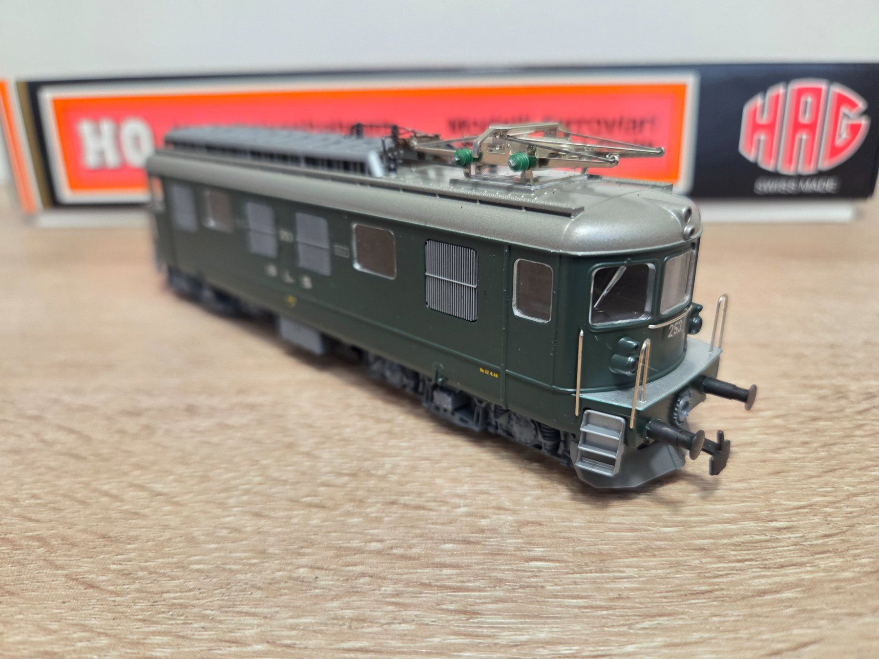 Hag Modellini di ferrovie: Hag 142 E-Lok Ae 4/4 BLS Digital H0 – Nuovo e nell'imballaggio originale da St-Aubin-Sauges venduto da Lo_Go 3