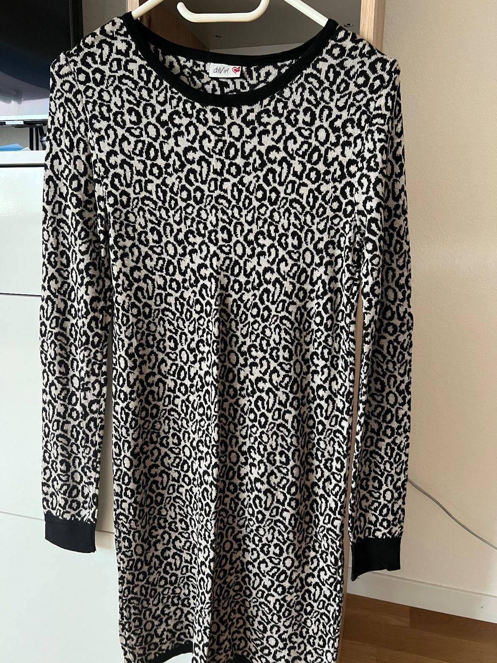 Vestiti: Damen kleid – Usato da Nürensdorf venduto da and_5tlm