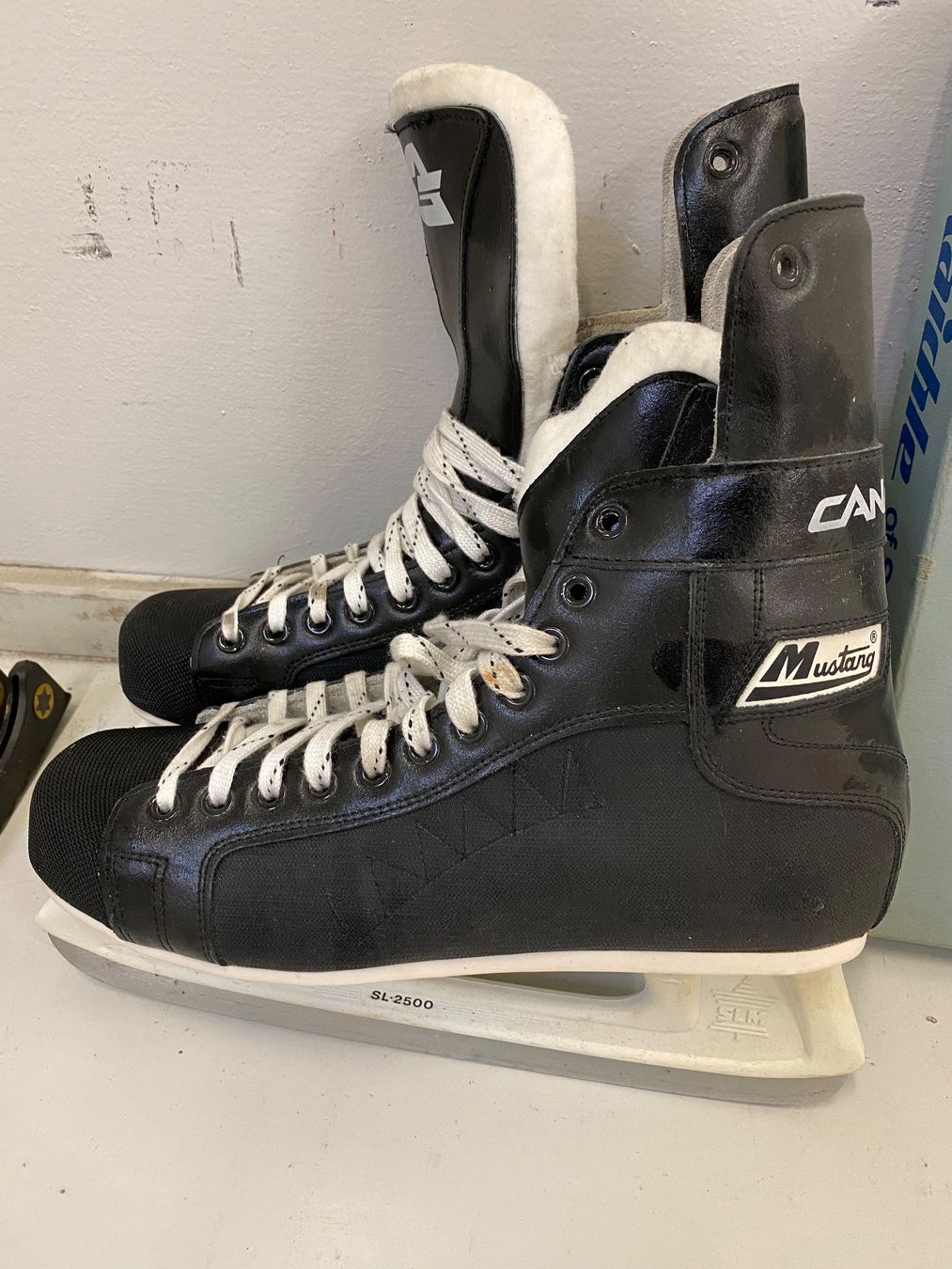 Ccm Schlittschuhe: Schlittschuhe Grösse 46 mit Schutz Raichle – Gebraucht aus Eschlikon TG von ArtRec 1