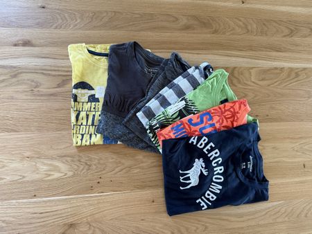 Jungen T-Shirts 7er Pack Grösse 140 guter Zustand
