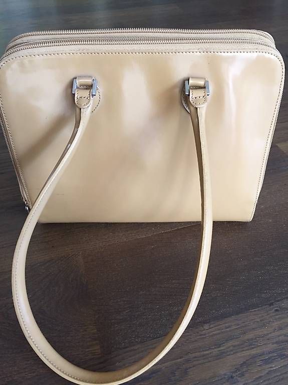 Furla Borse da donna: FURLA Henkeltasche, helles Beige, gebraucht – Usato da Fraubrunnen venduto da Vpeck 1