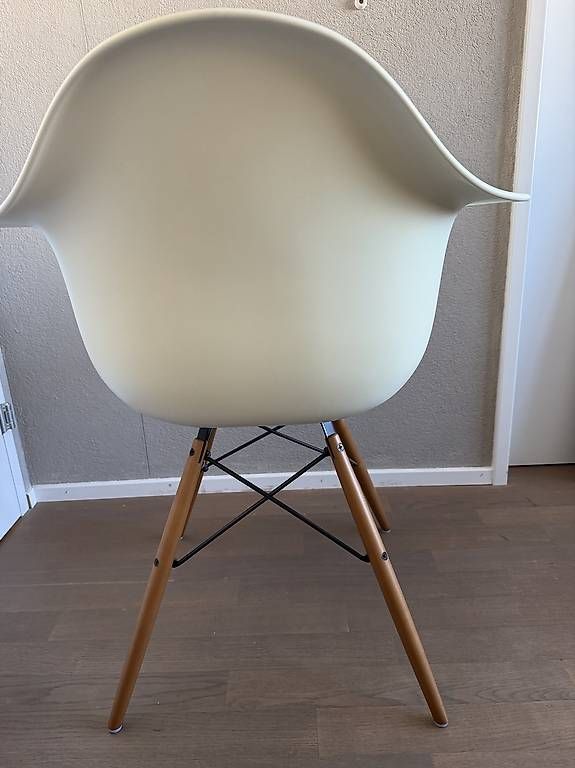Vitra Sedie: Vitra Vitra - Eames Plastic Armchair DAW – Usato da Luzern venduto da cam_f7qx 1
