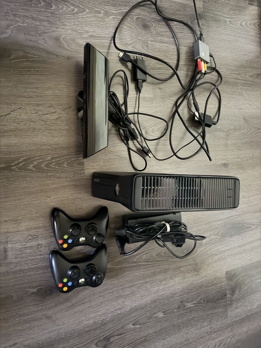 Microsoft Consoles: Xbox 360 Slim – D'occasion à La Chaux-de-Fonds par Danooouuu