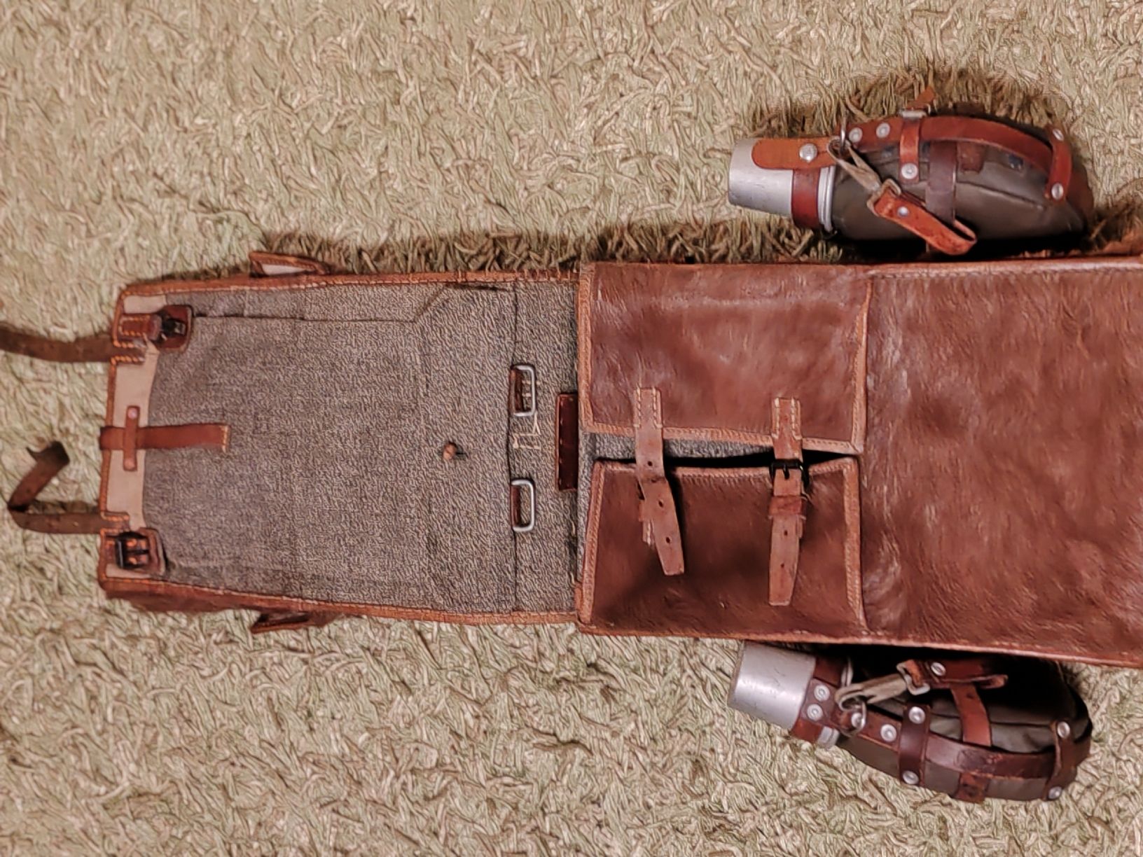 Schweizer Armee Zaini: Rucksack Leder Fell mit Bechern Ed. Dunke Melide 1942 – Usato da Wila venduto da neu_s8qs 5