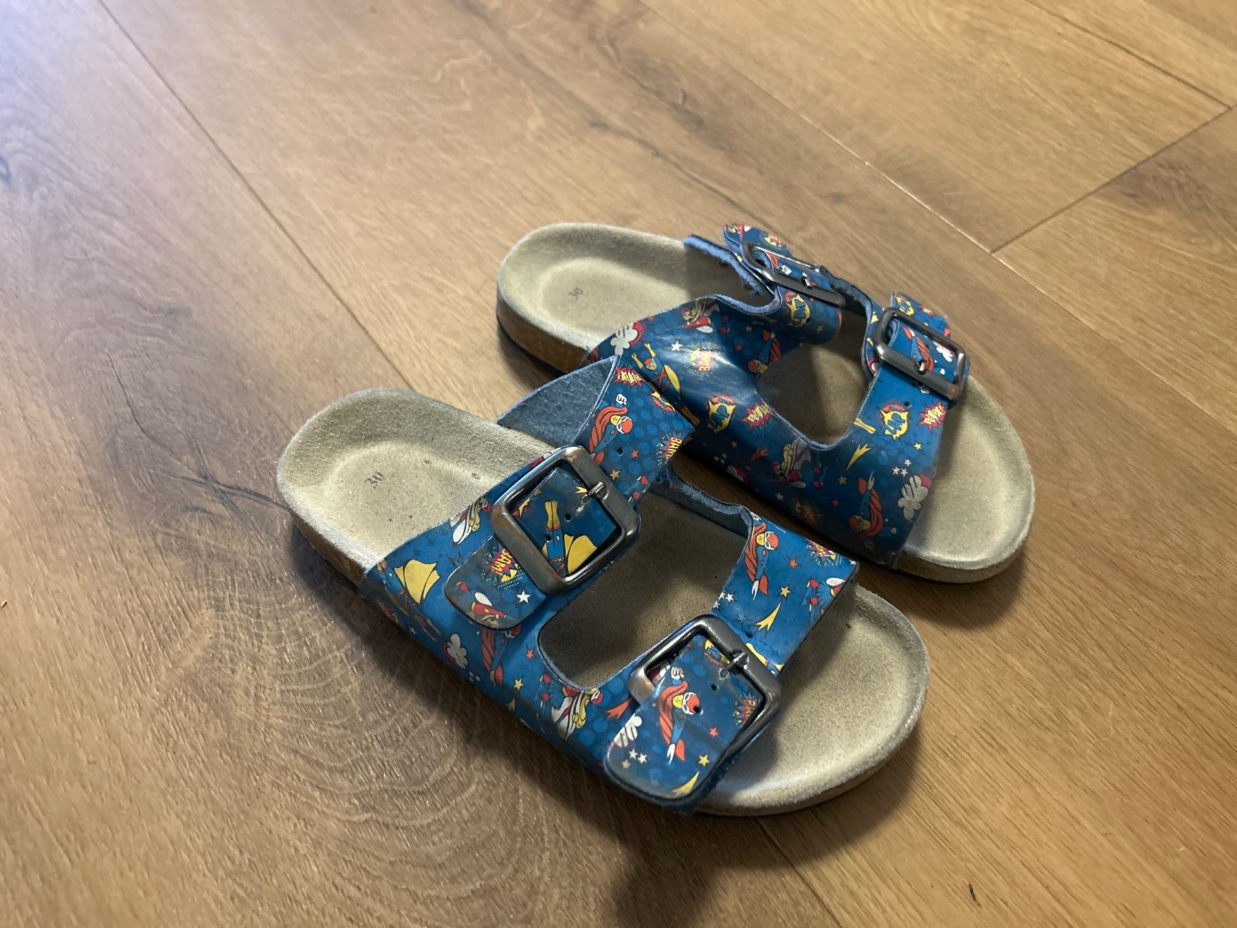 Scarpe per ragazzi: Jungs Hausschuhe Gr 30 – Usato da Regensdorf venduto da Spyke55
