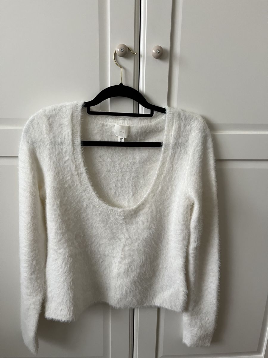 H&M Pullover & Sweatshirts: Weicher Pullover – Neu (gemäss Beschreibung) aus Allschwil von eyl_bb8q