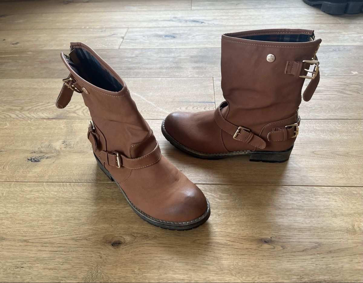 Scarpe da uomo: Stylish Brown Buckle Boots, Size 38 – Nuovo (secondo la descrizione) da Gümligen venduto da caron__ 1