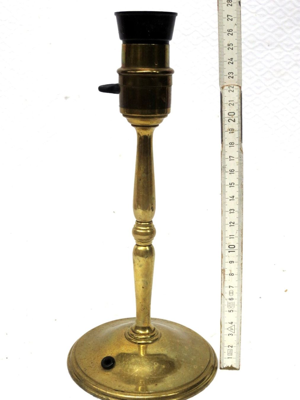 Lampade: antik Tischlampe aud Messing. Pied de lampe en laiton bronze – Usato da Noville venduto da novar 3