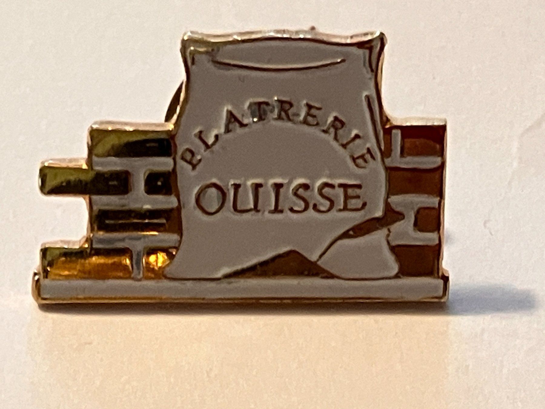 Plaketten & Abzeichen: 1 Pin Platrerie Ouisse – Gebraucht aus Basel von djwwpp