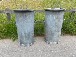 Zwei original Ochsner-Kübel gross