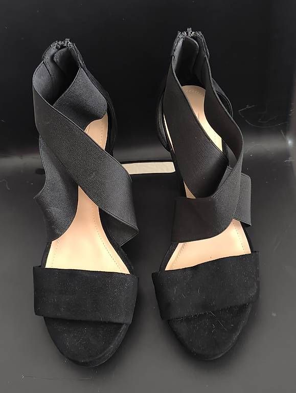 Damenschuhe: H&M Sandaletten Schwarz mit Absatz | Gr. 39 – Gebraucht aus Pully von vir_58dk 1