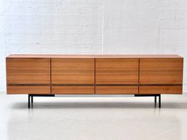 Elegantes Sideboard aus massivem Nussbaumholz, 1960er
